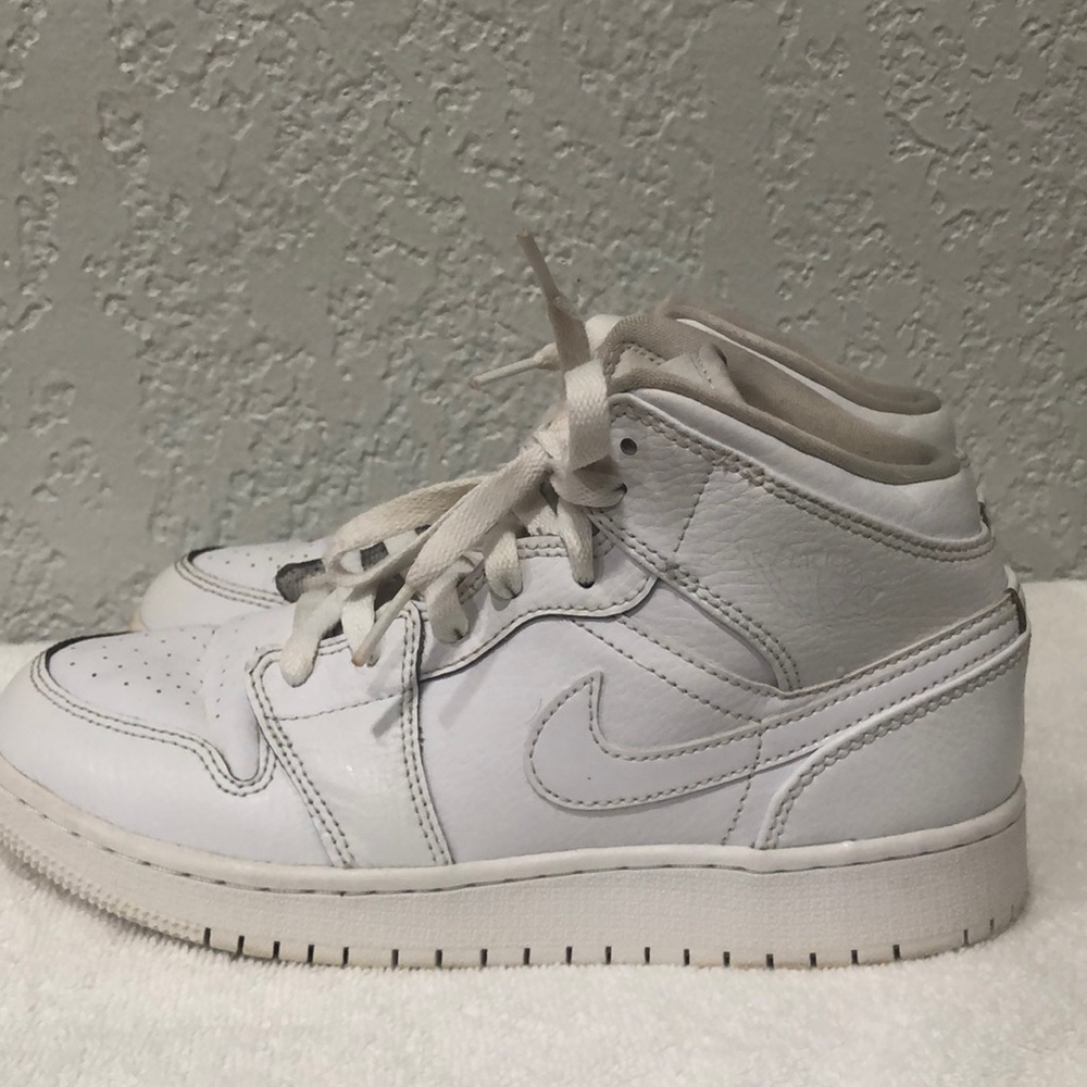 White Jordan 1’s
